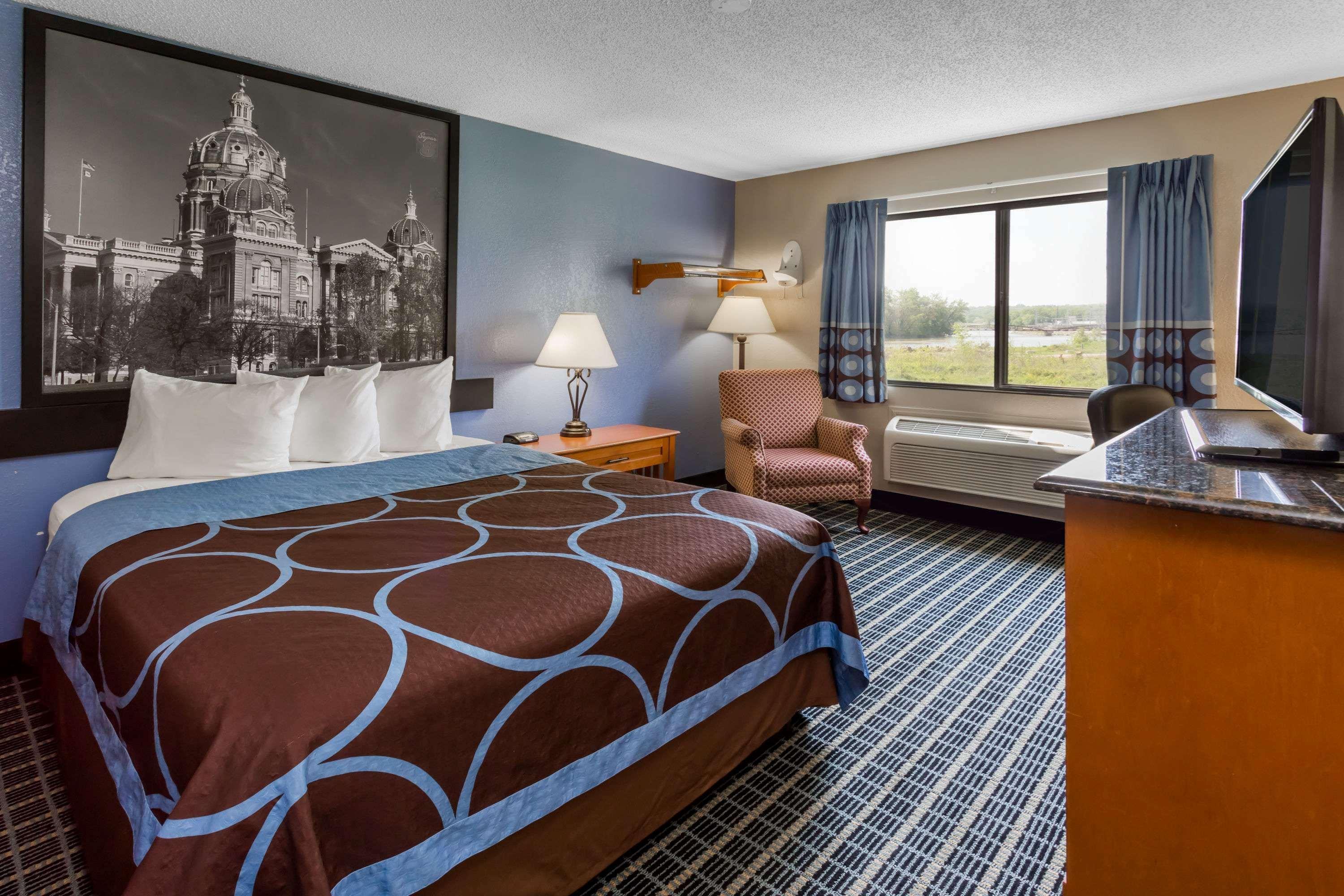 Super 8 By Wyndham Iowa City/Coralville Esterno foto